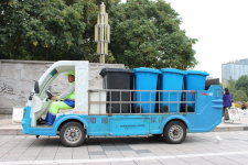 电动四轮八桶清运车