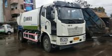 压缩车
