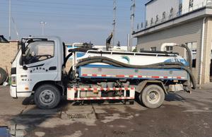 吸粪车